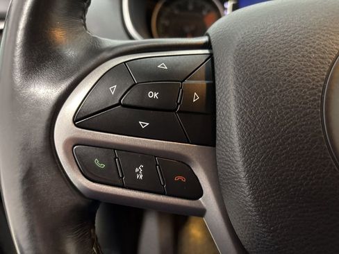 Used 2019 Jeep Cherokee Latitude Plus w/ Cold Weather Group image 22