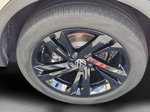 Certified 2023 Volkswagen Tiguan SE R-Line FWD image 31