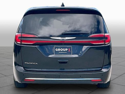 Used 2023 Chrysler Pacifica Touring-L FWD image 5