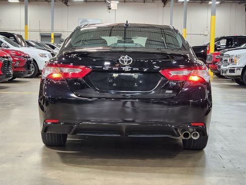 Used 2020 Toyota Camry SE image 9