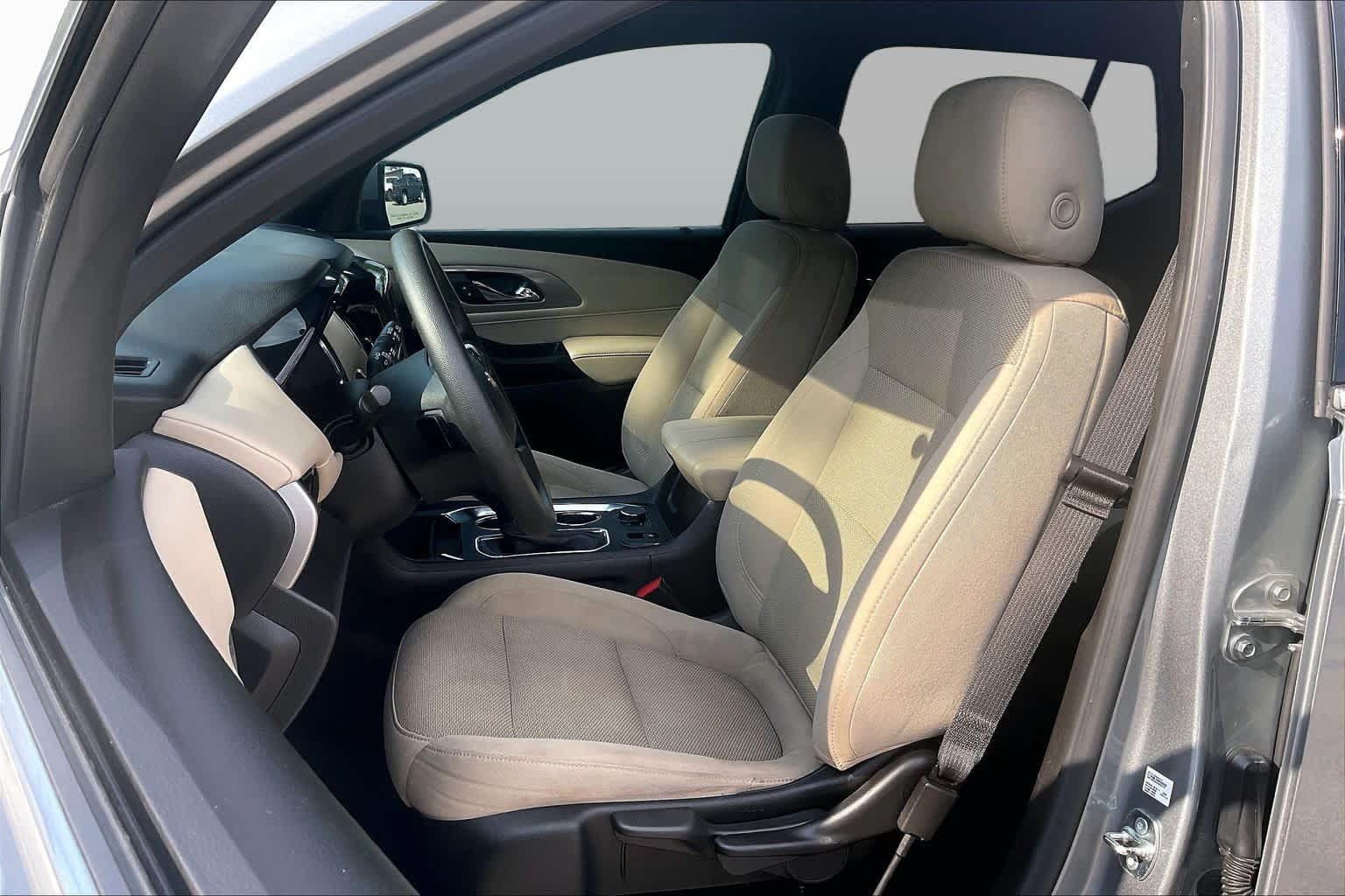 Used 2023 Chevrolet Traverse LS w/ Safety Package FWD image 8
