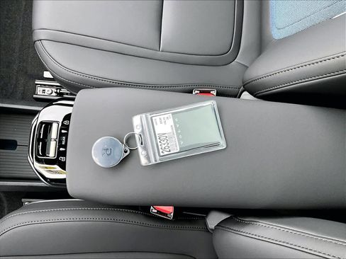 New 2026 Volvo EX30 Cross Country Ultra w/ Protection Package Premier image 34