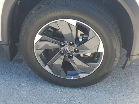 Used 2024 Nissan Rogue SV FWD image 11