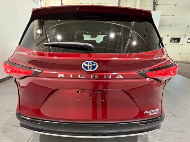 Used 2021 Toyota Sienna Platinum FWD image 4