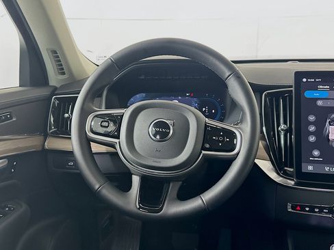 Used 2025 Volvo XC90 B6 Plus image 18