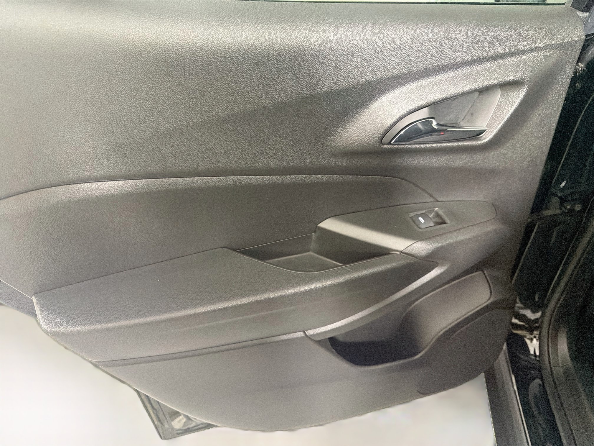 Used 2025 Chevrolet Trax LT FWD image 25