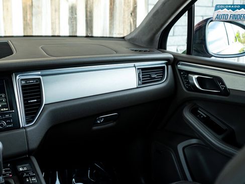 Used 2015 Porsche Macan Turbo image 22