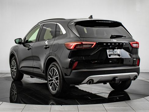 Used 2024 Ford Escape SE w/ Class II Trailer Tow Package image 11