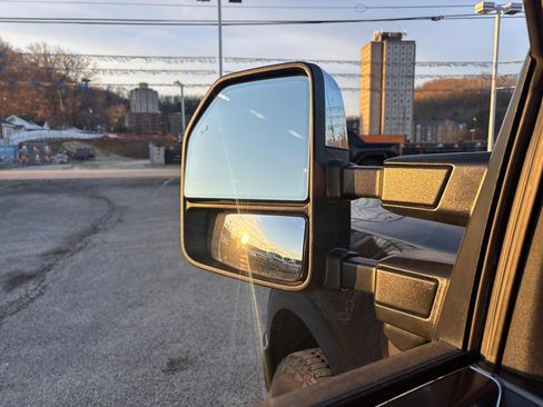 Used 2022 Ford F150 Lariat w/ Max Trailer Tow Package image 14