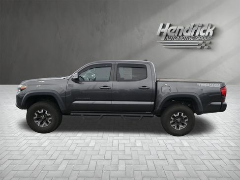 Used 2019 Toyota Tacoma TRD Off-Road w/ Technology Package AWD/4WD image 6