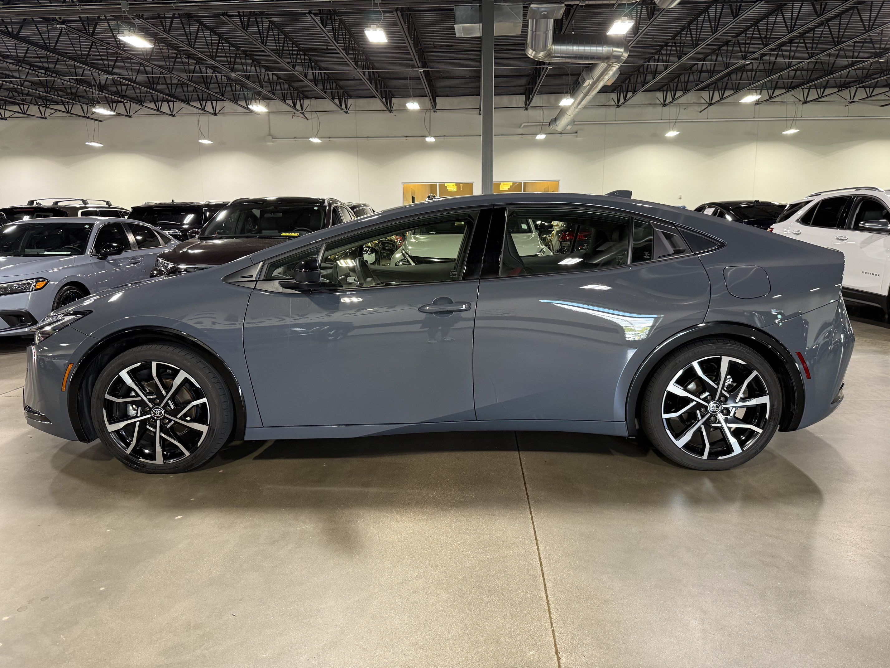 Used 2024 Toyota Prius Prime FWD image 4