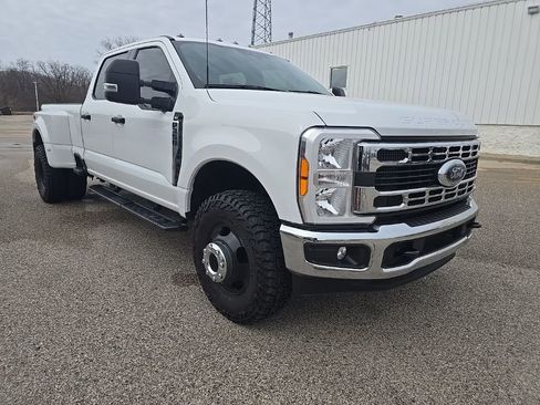 Used 2023 Ford F350 XLT image 2