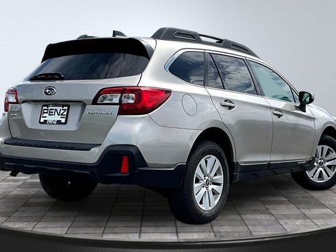 Used 2018 Subaru Outback 2.5i Premium w/ Popular Package #1 AWD/4WD image 6