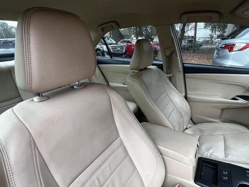 Used 2017 Toyota Camry XLE image 42