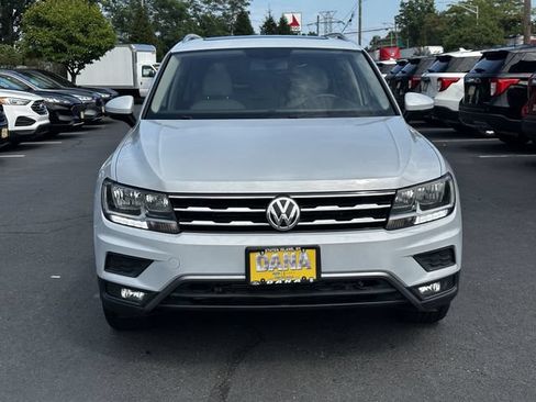 Used 2018 Volkswagen Tiguan SEL AWD/4WD image 2