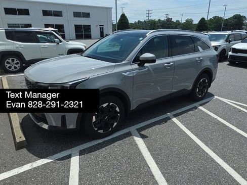 Used 2024 Kia Sorento S w/ Panoramic Sunroof Package FWD image 2