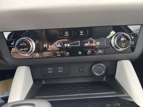 New 2025 Mitsubishi Outlander SEL image 24