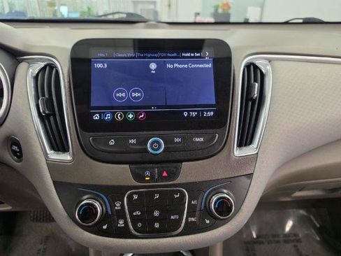 Used 2021 Chevrolet Malibu LT FWD image 17