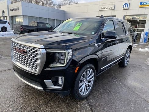 Used 2021 GMC Yukon Denali w/ Denali Premium Package image 11