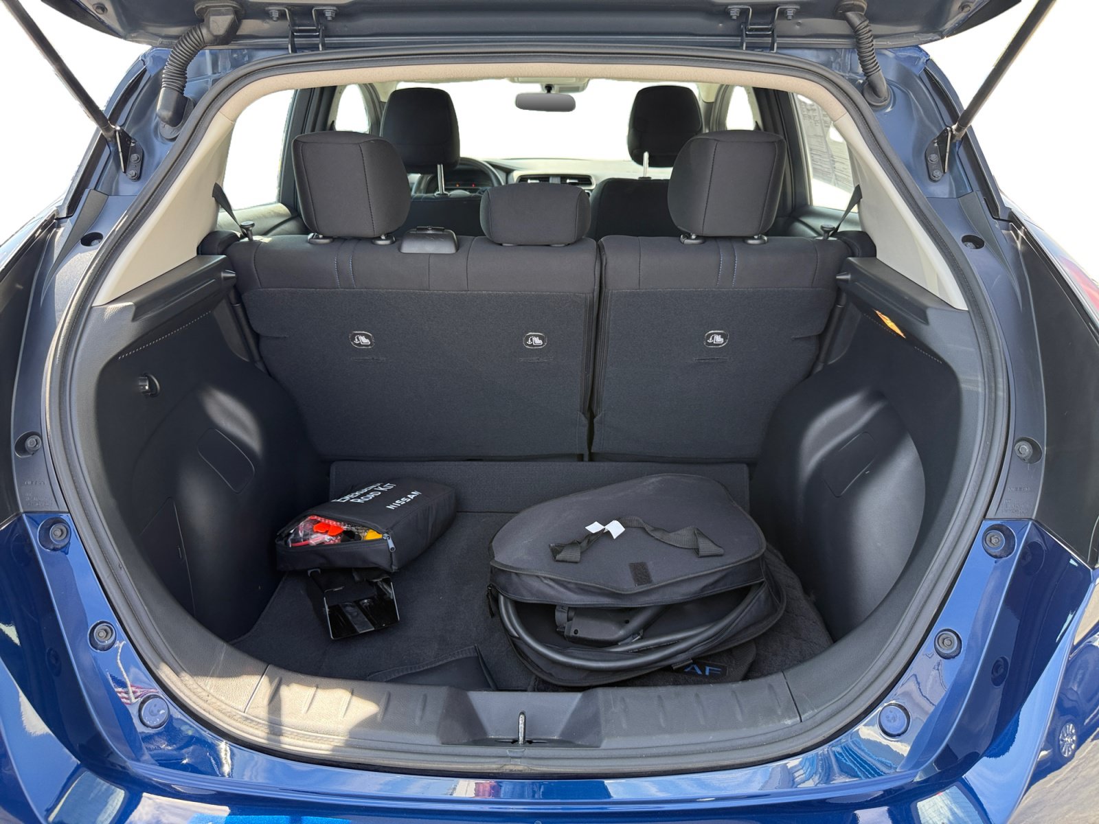 Used 2025 Nissan Leaf S FWD image 17