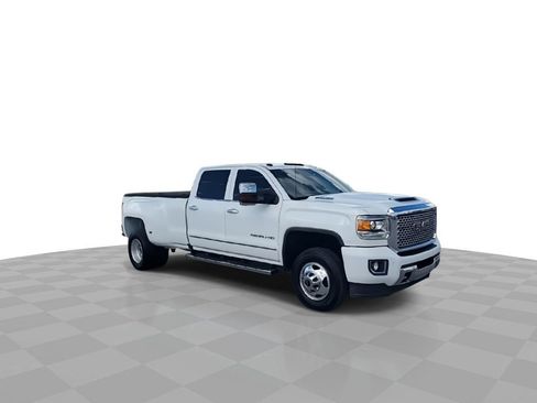 Used 2017 GMC Sierra 3500 Denali w/ Duramax Plus Package image 2