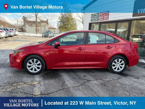 Used 2021 Toyota Corolla LE image 2