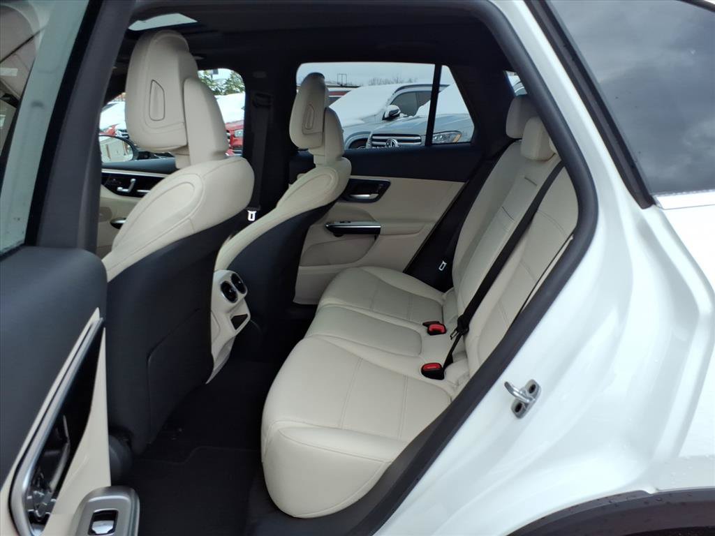 Used 2026 Mercedes-Benz GLC 300 4MATIC image 12