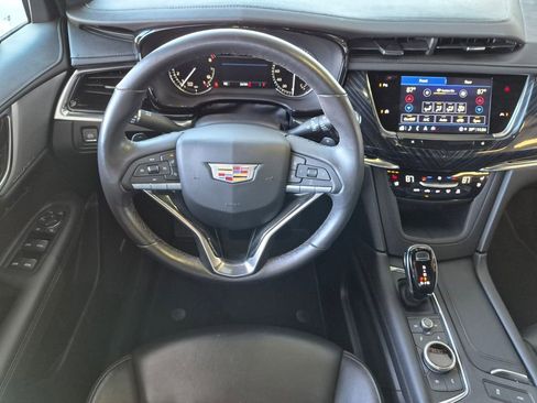 Used 2025 Cadillac XT6 Premium Luxury FWD image 14