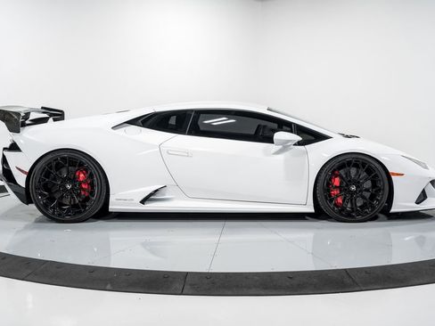 Used 2020 Lamborghini Huracan EVO AWD/4WD image 2