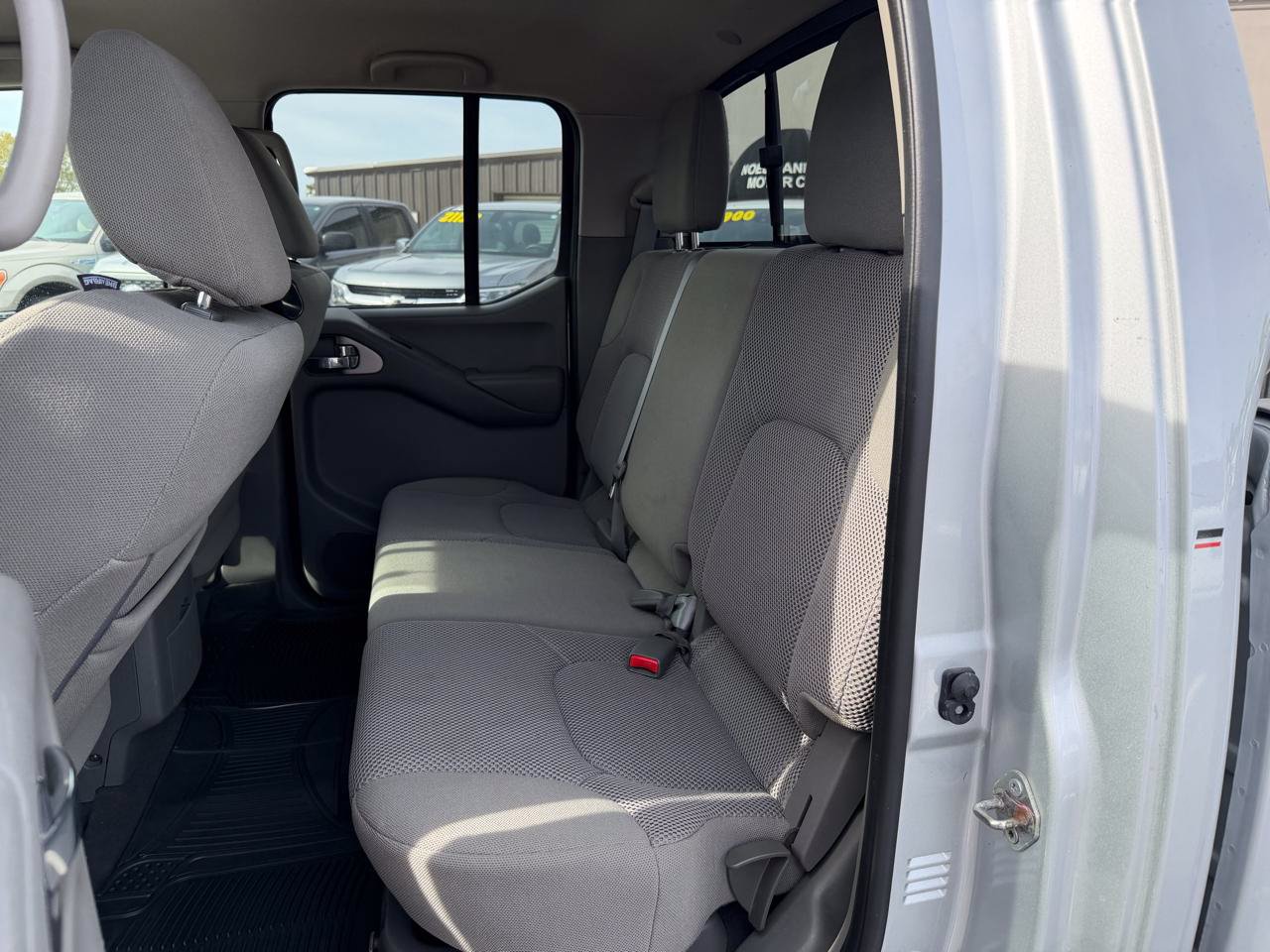 Used 2018 Nissan Frontier SV AWD/4WD image 10