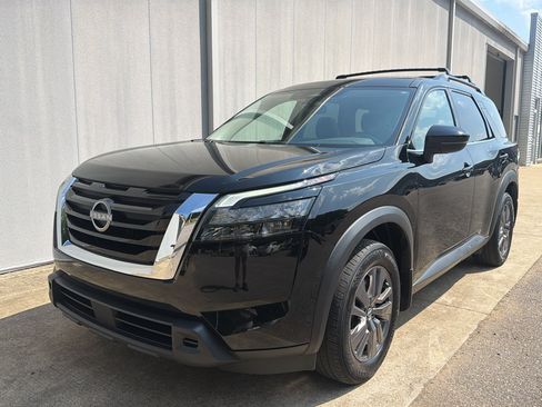 Used 2023 Nissan Pathfinder SV w/ SV Premium Package AWD/4WD image 9