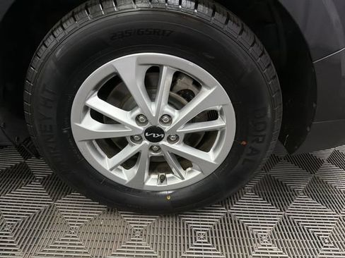 Used 2024 Kia Carnival LX FWD image 31