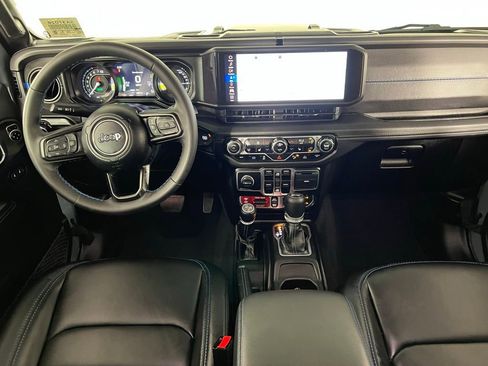 Used 2024 Jeep Wrangler Unlimited Rubicon 4xe image 13