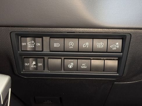 Used 2024 Toyota Tundra Platinum AWD/4WD image 23