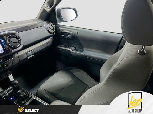 Used 2018 Toyota Tacoma TRD Off-Road image 23