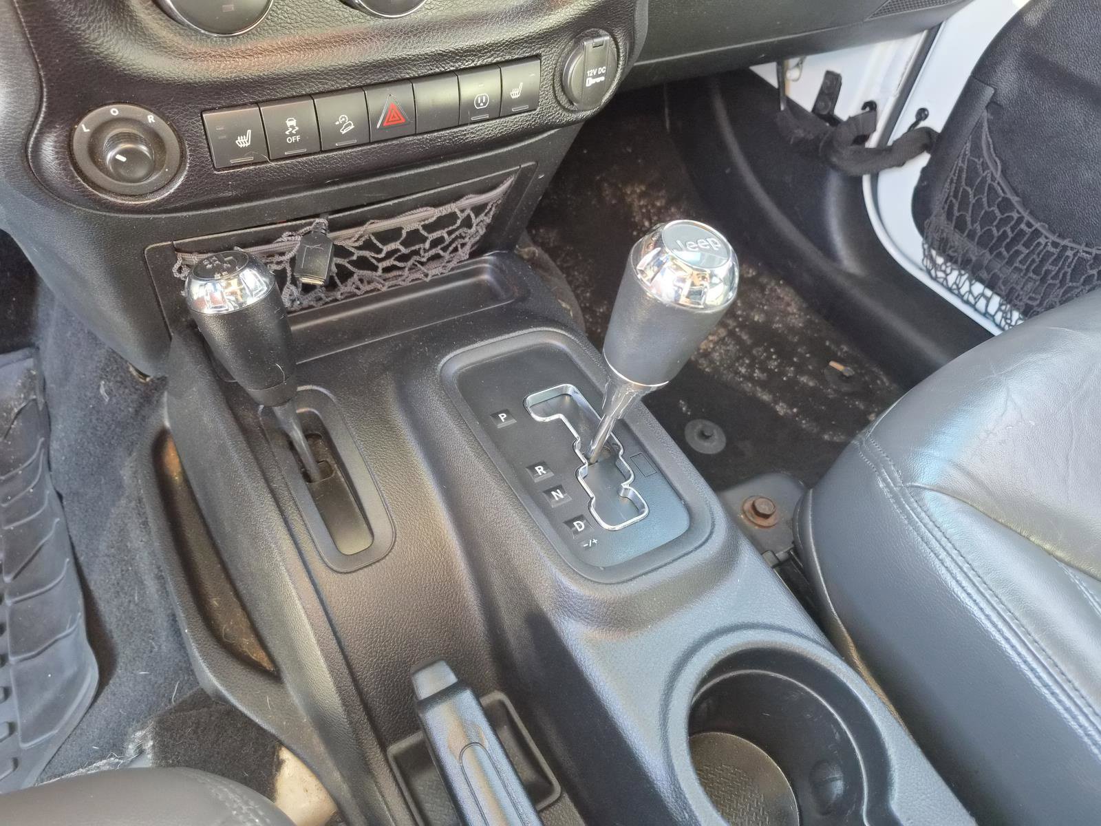 Used 2016 Jeep Wrangler Unlimited Sahara w/ Connectivity Group AWD/4WD image 19
