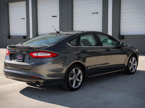 Used 2015 Ford Fusion SE image 7