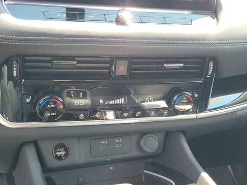 Certified 2025 Nissan Rogue SL AWD/4WD image 27