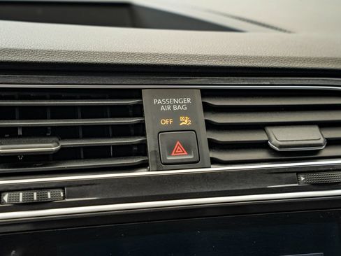 Used 2023 Volkswagen Tiguan SE FWD image 34