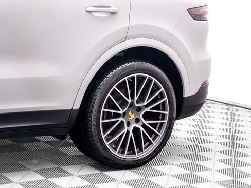Certified 2023 Porsche Cayenne AWD/4WD image 32