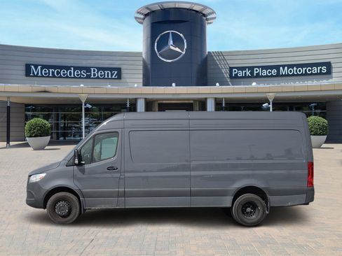 Used 2024 Mercedes-Benz Sprinter 3500 image 3