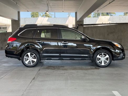 Used 2013 Subaru Outback 3.6R Limited AWD/4WD image 4