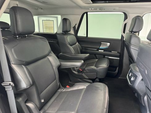 Used 2025 Ford Expedition Platinum AWD/4WD image 38