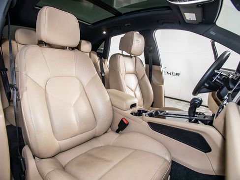 Used 2023 Porsche Macan S image 15