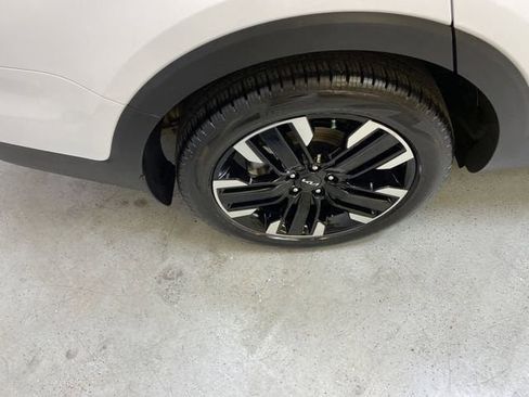 Used 2024 Kia Telluride SX w/ Towing Package image 13