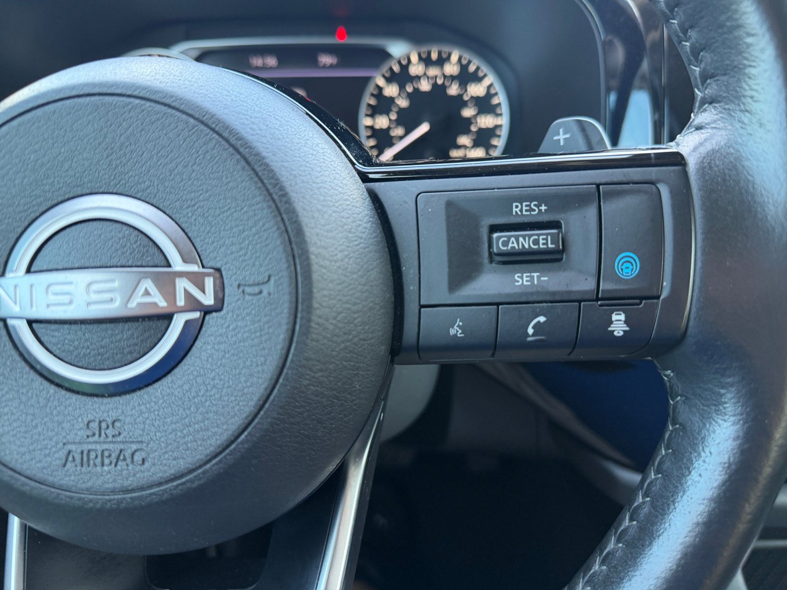Used 2023 Nissan Pathfinder SL w/ Lighting Package (N92) FWD image 18