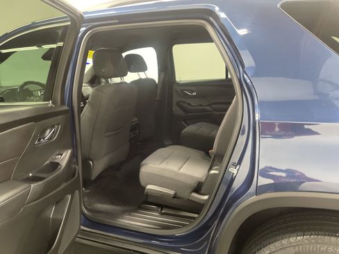 Used 2022 Chevrolet Traverse LT image 13