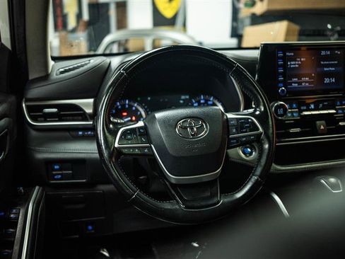 Used 2022 Toyota Highlander XLE AWD/4WD image 17