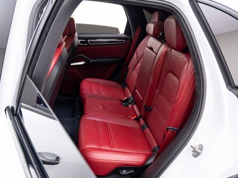 Used 2023 Porsche Cayenne Turbo image 18