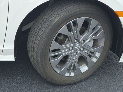Used 2025 Honda Odyssey Touring image 13